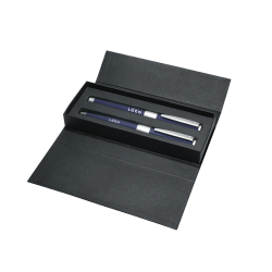 Parure avec un stylo à bille et un stylo plume