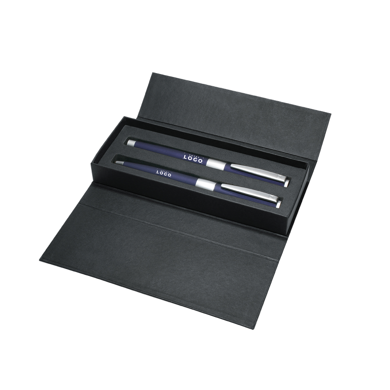 Parure avec un stylo à bille et un stylo plume