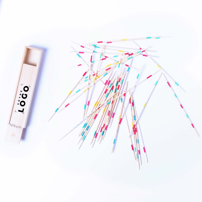 Mikado en bois personnalisé – Jeu classique élégant et durable