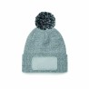 Bonnet avec patch - pompon personnalisable | Goodie textile entreprise